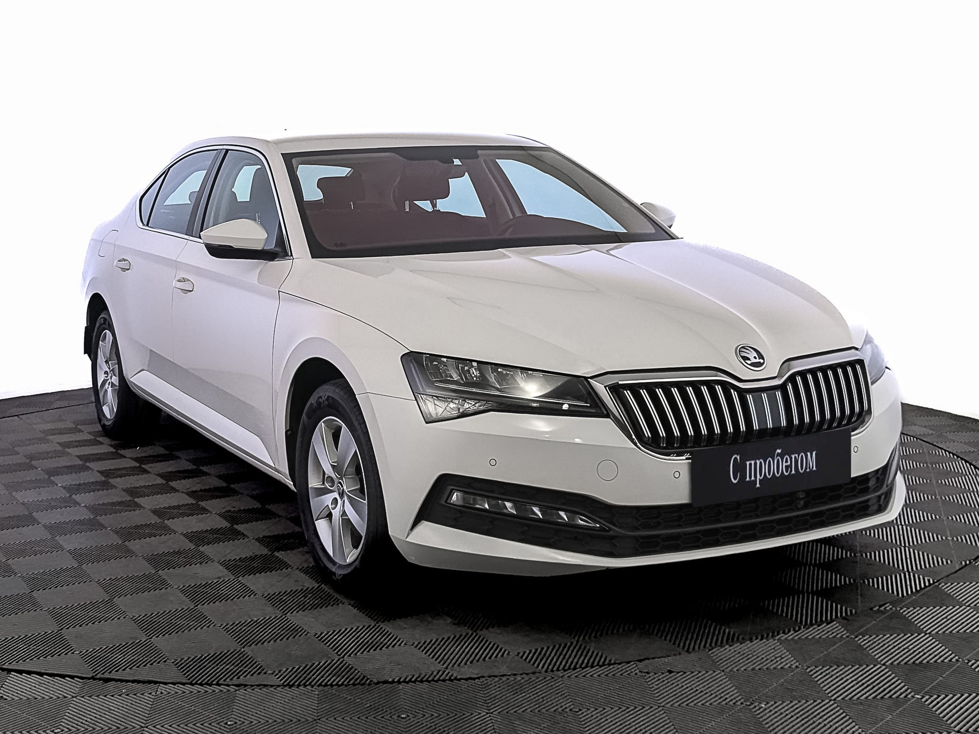 Skoda Superb белый, 2021, 89 780 км