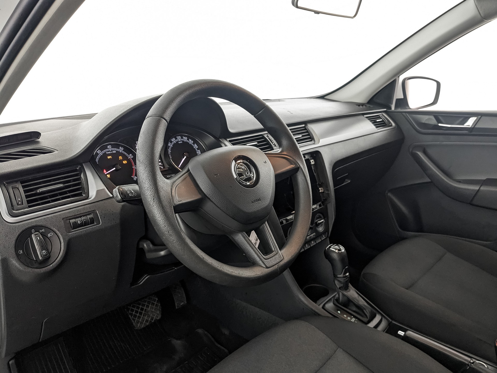 Skoda Rapid Белый, 2019, 85 204 км