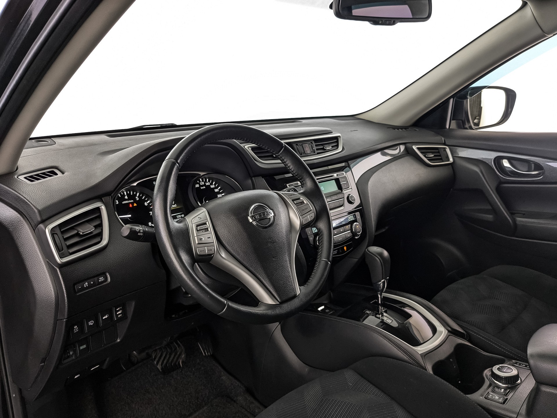 Nissan X-Trail черный, 2015, 86 952 км