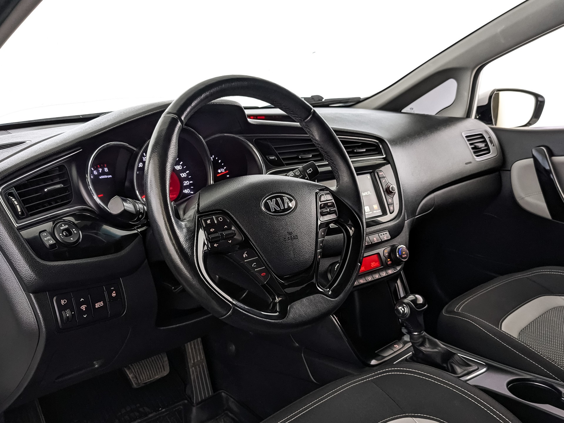 Kia Ceed Белый, 2018, 124 445 км