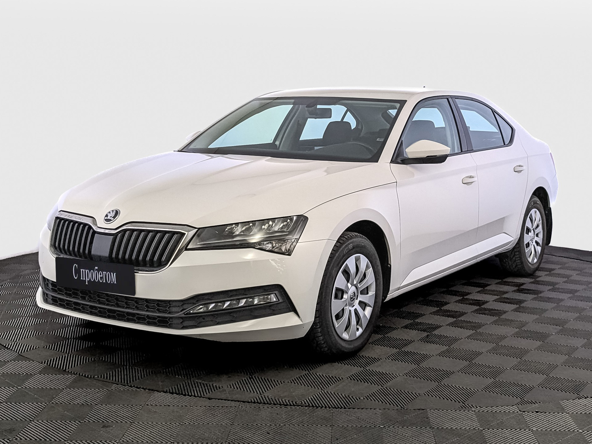 Skoda Superb белый, 2021, 49 099 км