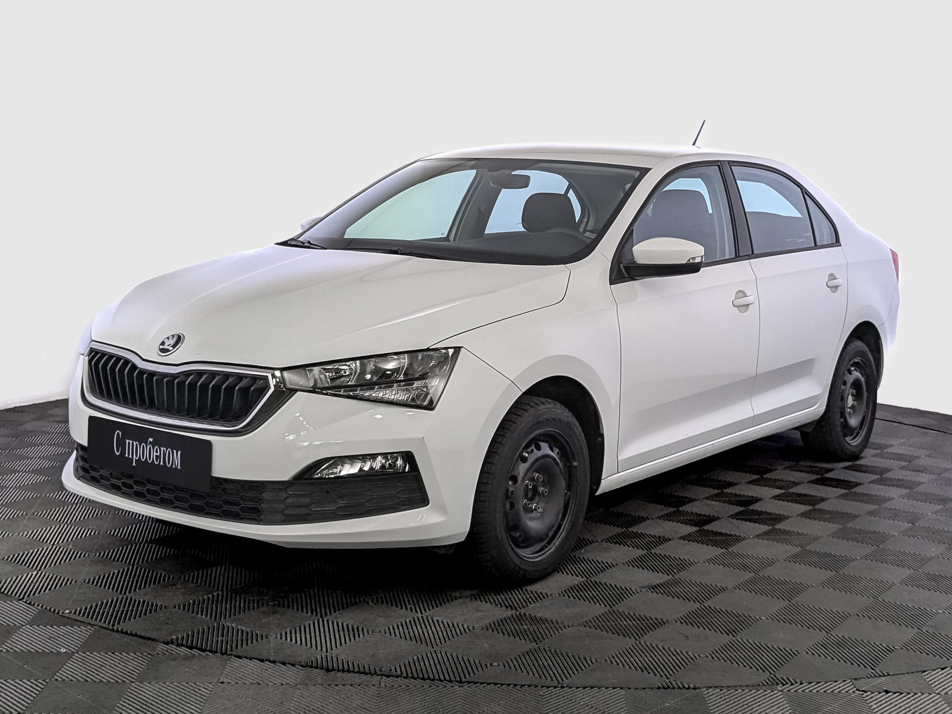 Skoda Rapid белый, 2020, 81 868 км