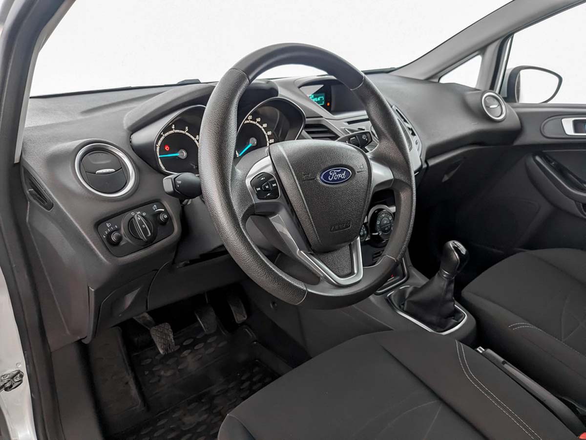 Ford Fiesta серый, 2015, 96 114 км