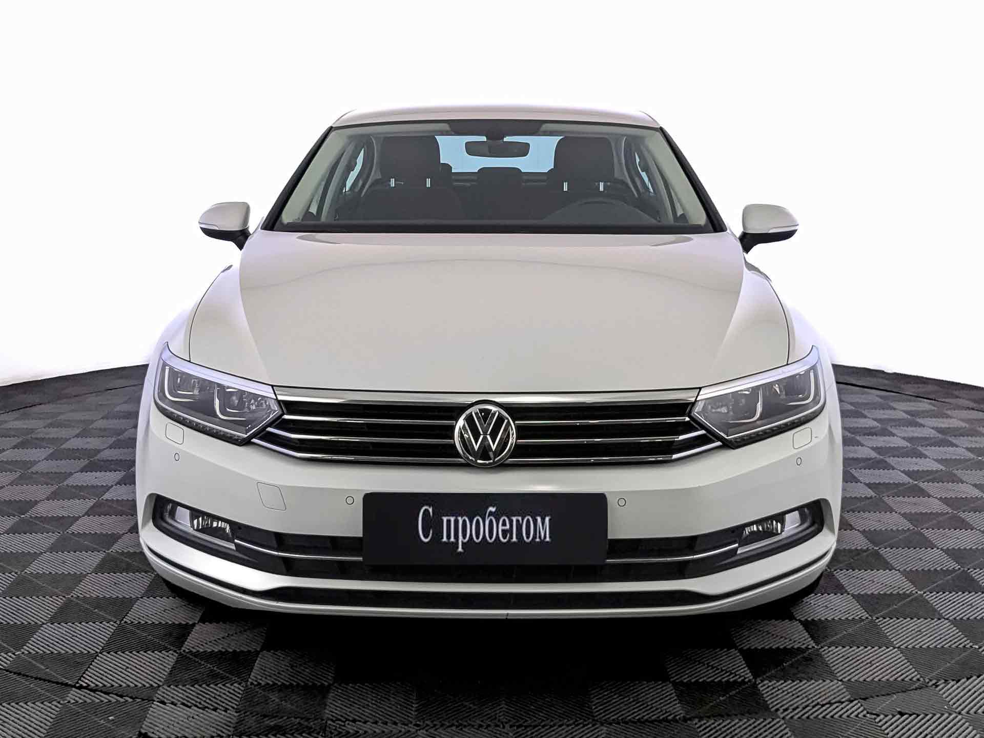 Volkswagen Passat Белый, 2019, 35 652 км