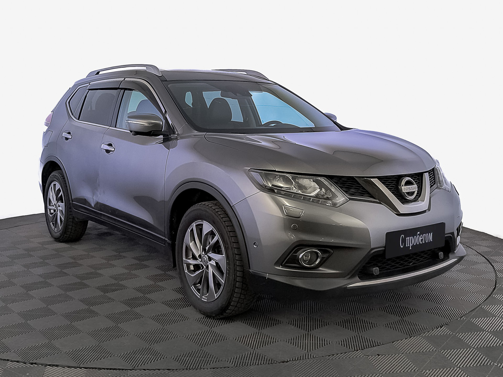 Nissan X-Trail серый, 2017, 135 560 км