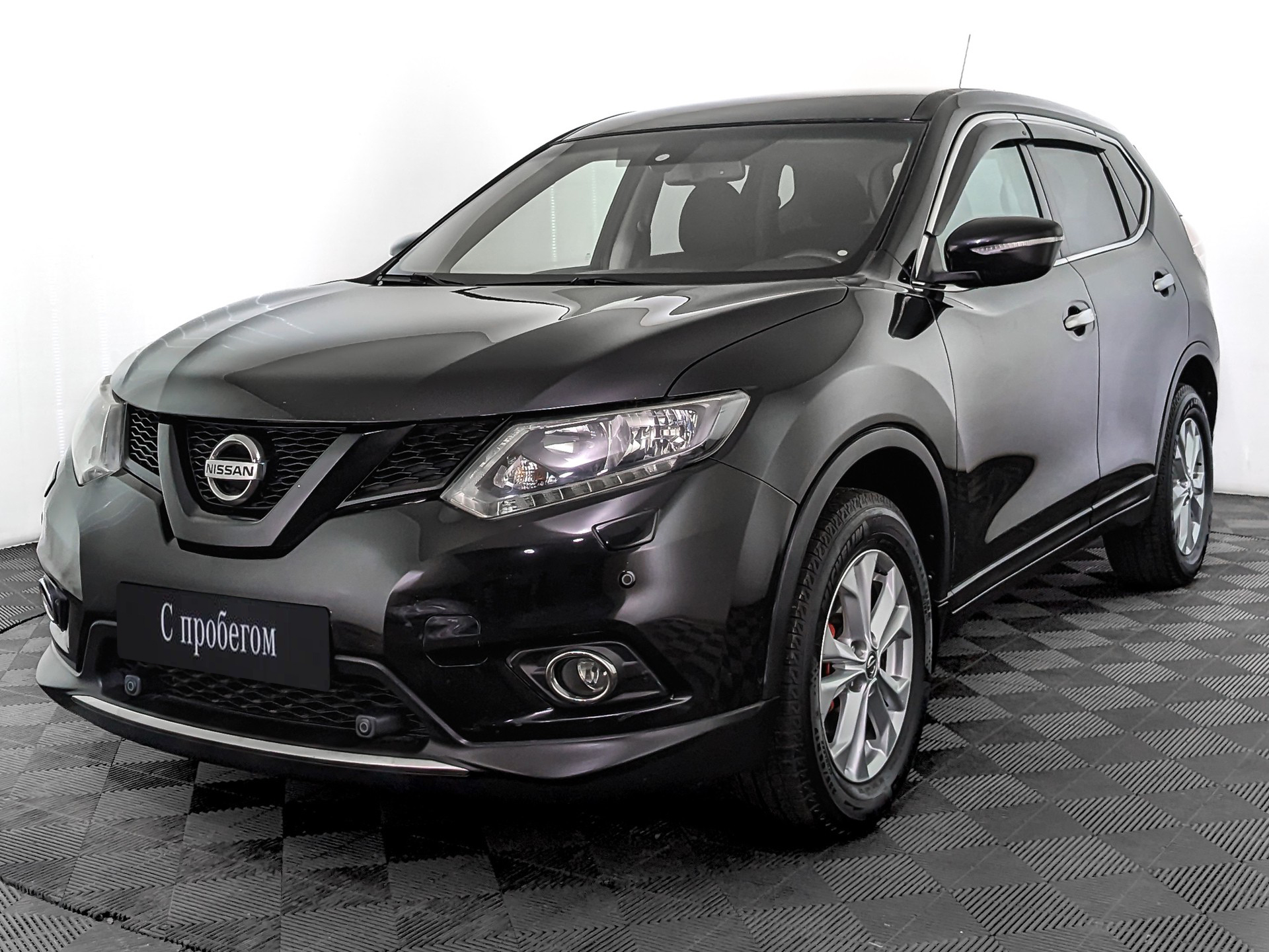 Nissan X-Trail черный, 2016, 145 419 км