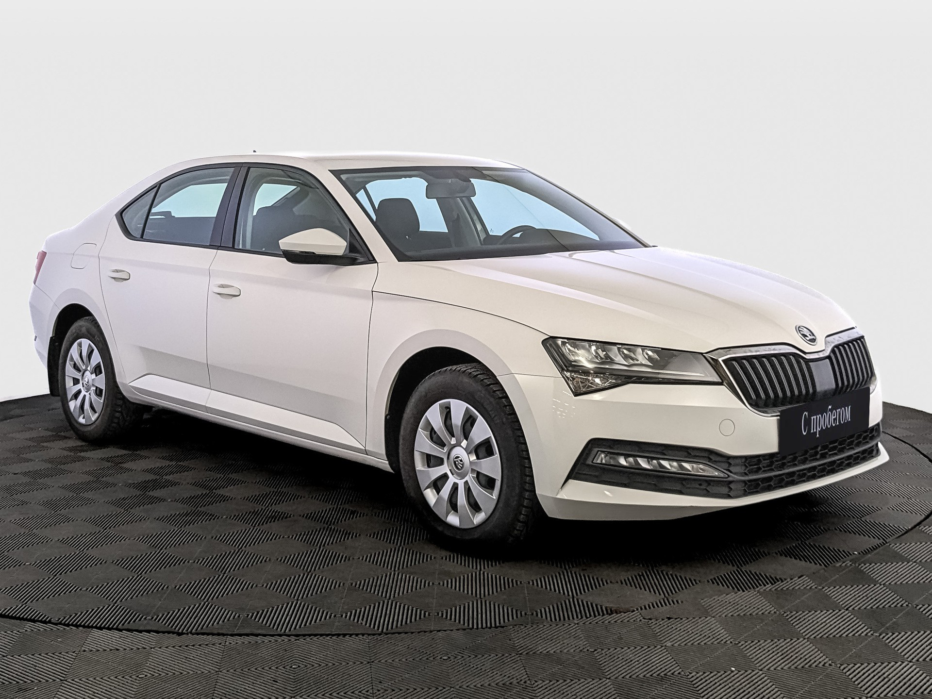 Skoda Superb белый, 2021, 49 099 км