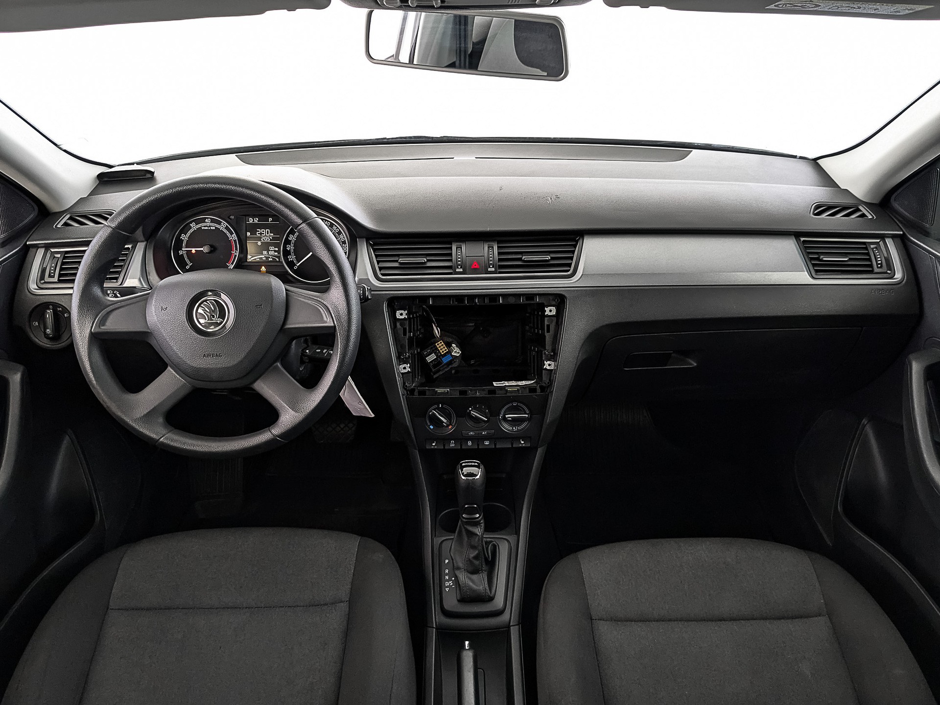 Skoda Rapid Белый, 2019, 86 186 км