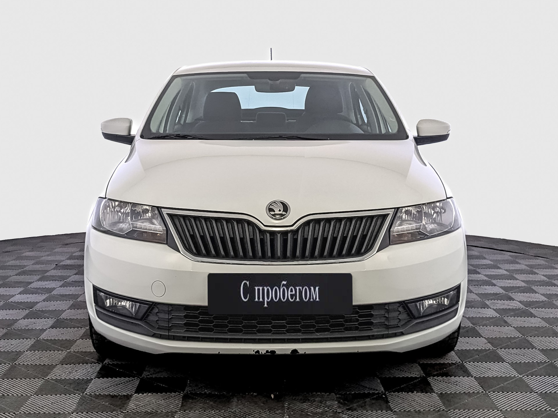 Skoda Rapid Белый, 2019, 77 690 км