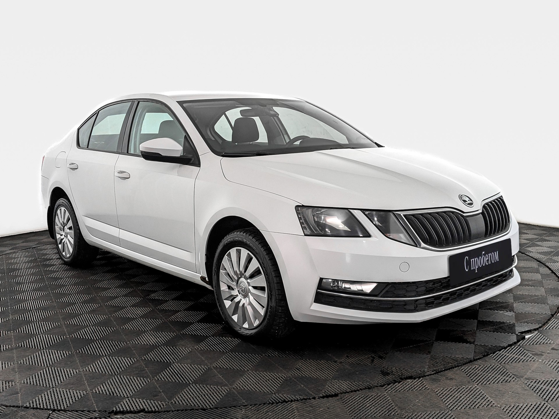 Skoda Octavia Белый, 2017, 199 343 км