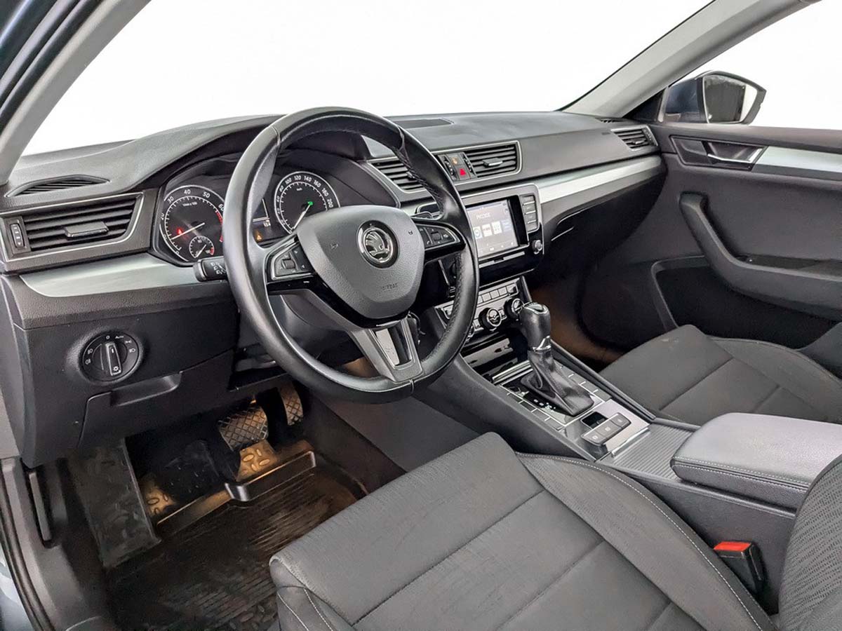 Skoda Superb Серый, 2018, 150 973 км