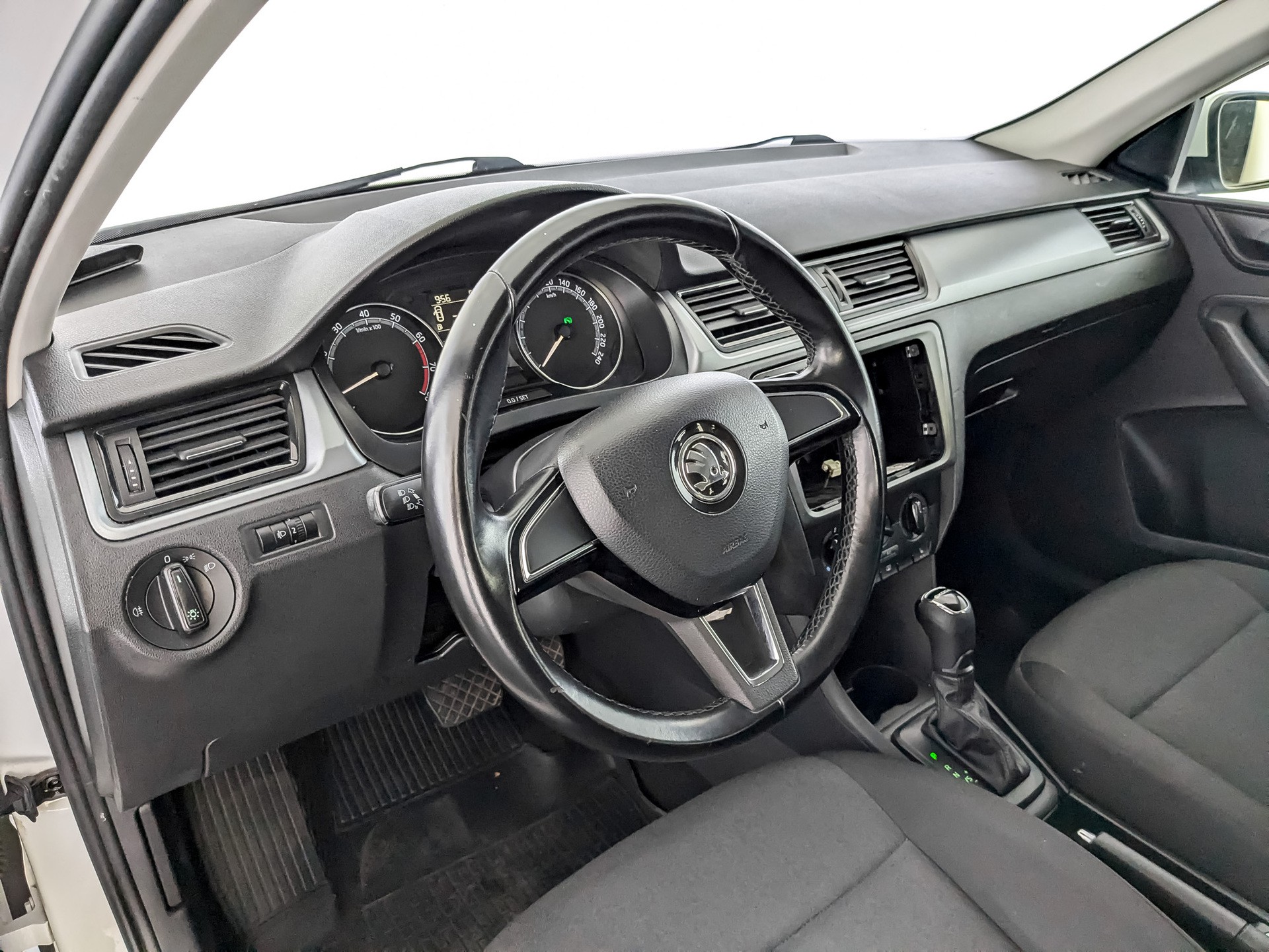 Skoda Rapid Белый, 2019, 89 386 км