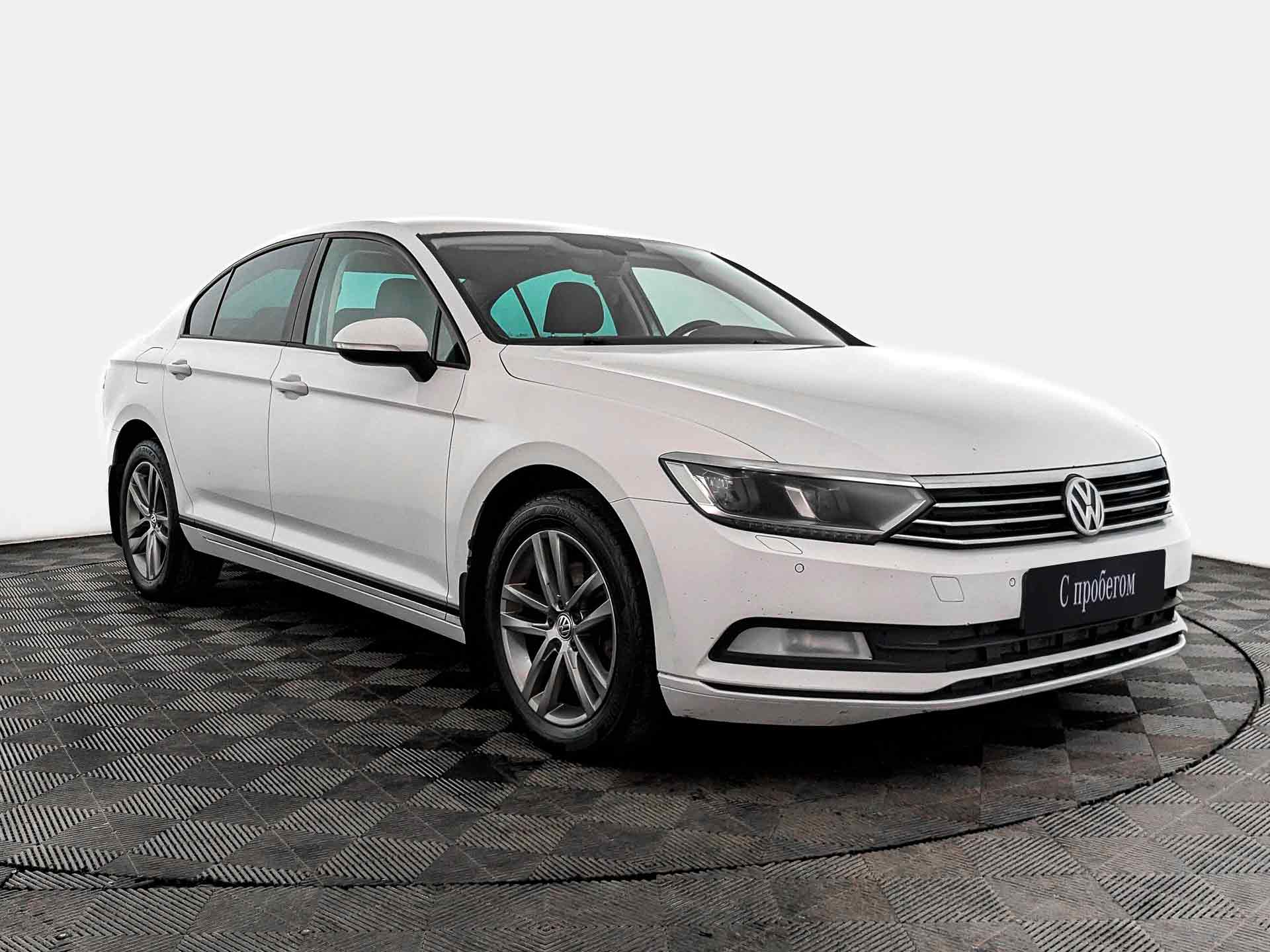 Volkswagen Passat Белый, 2016, 197 226 км