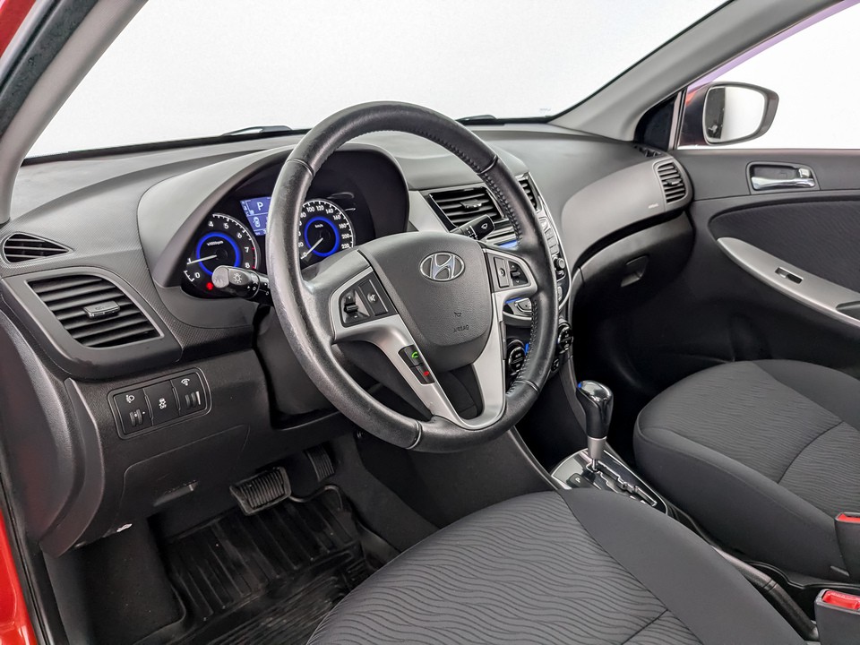 Hyundai Solaris Красный, 2011, 30 559 км