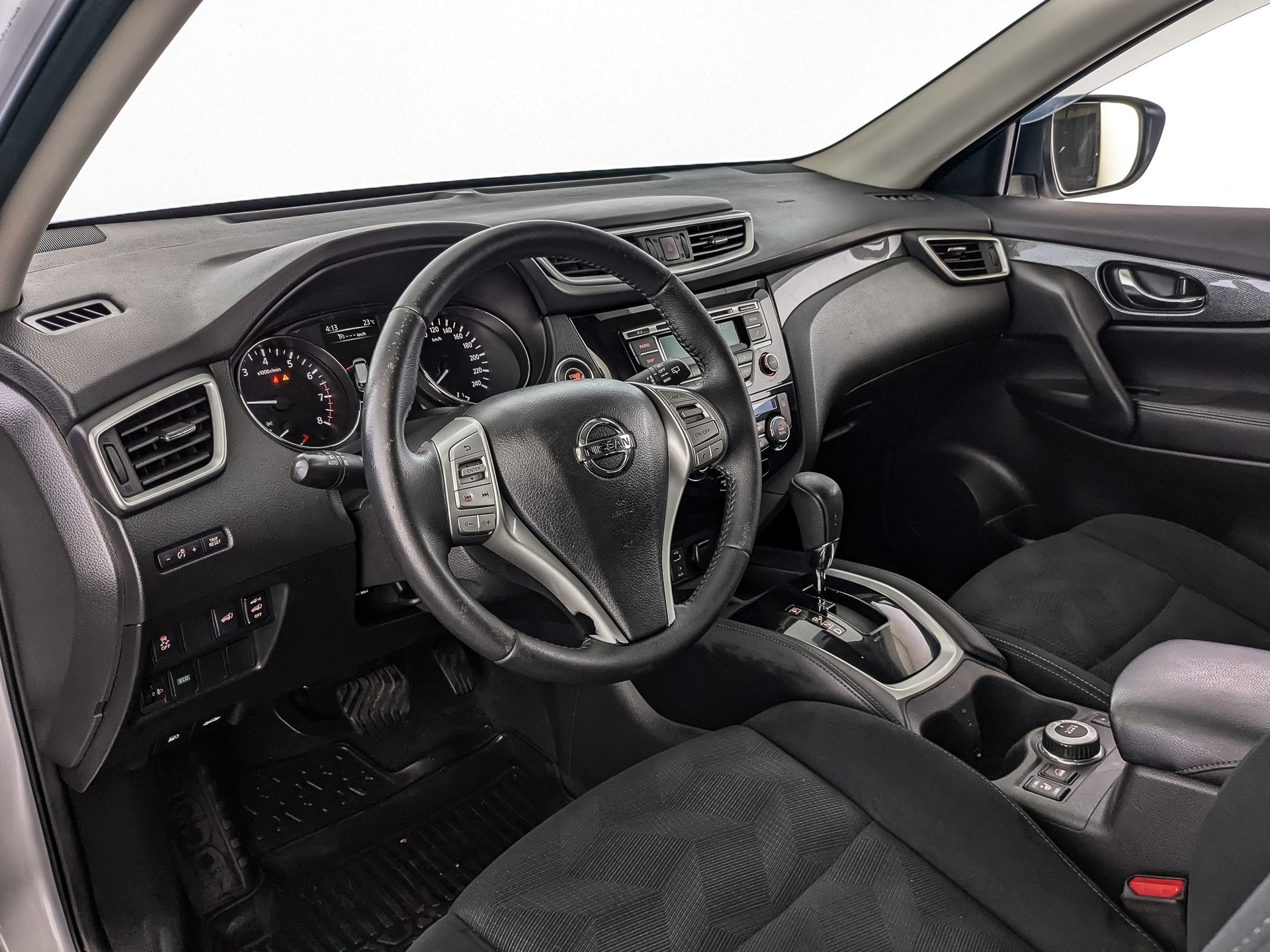 Nissan X-Trail серебристый, 2017, 236 000 км