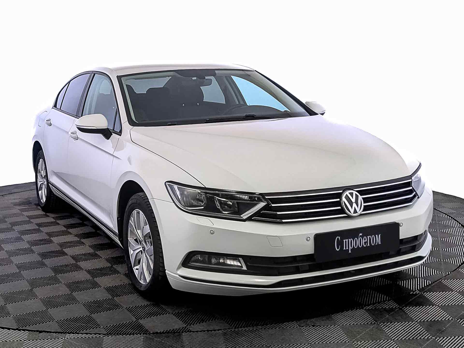 Volkswagen Passat Белый, 2017, 120 532 км