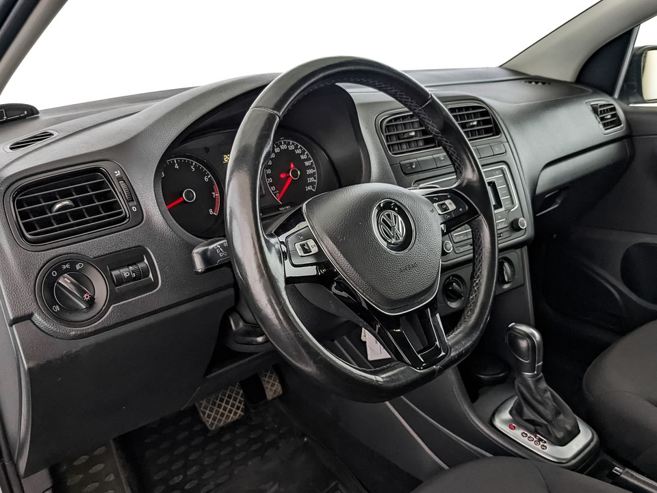 Volkswagen Polo Белый, 2018, 111 903 км