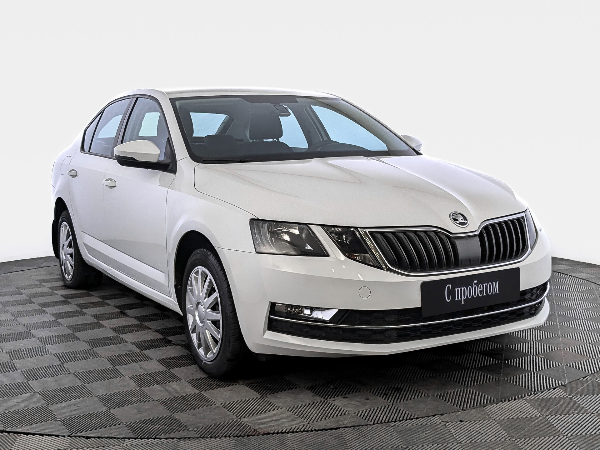 Skoda Octavia Белый, 2017, 145 954 км