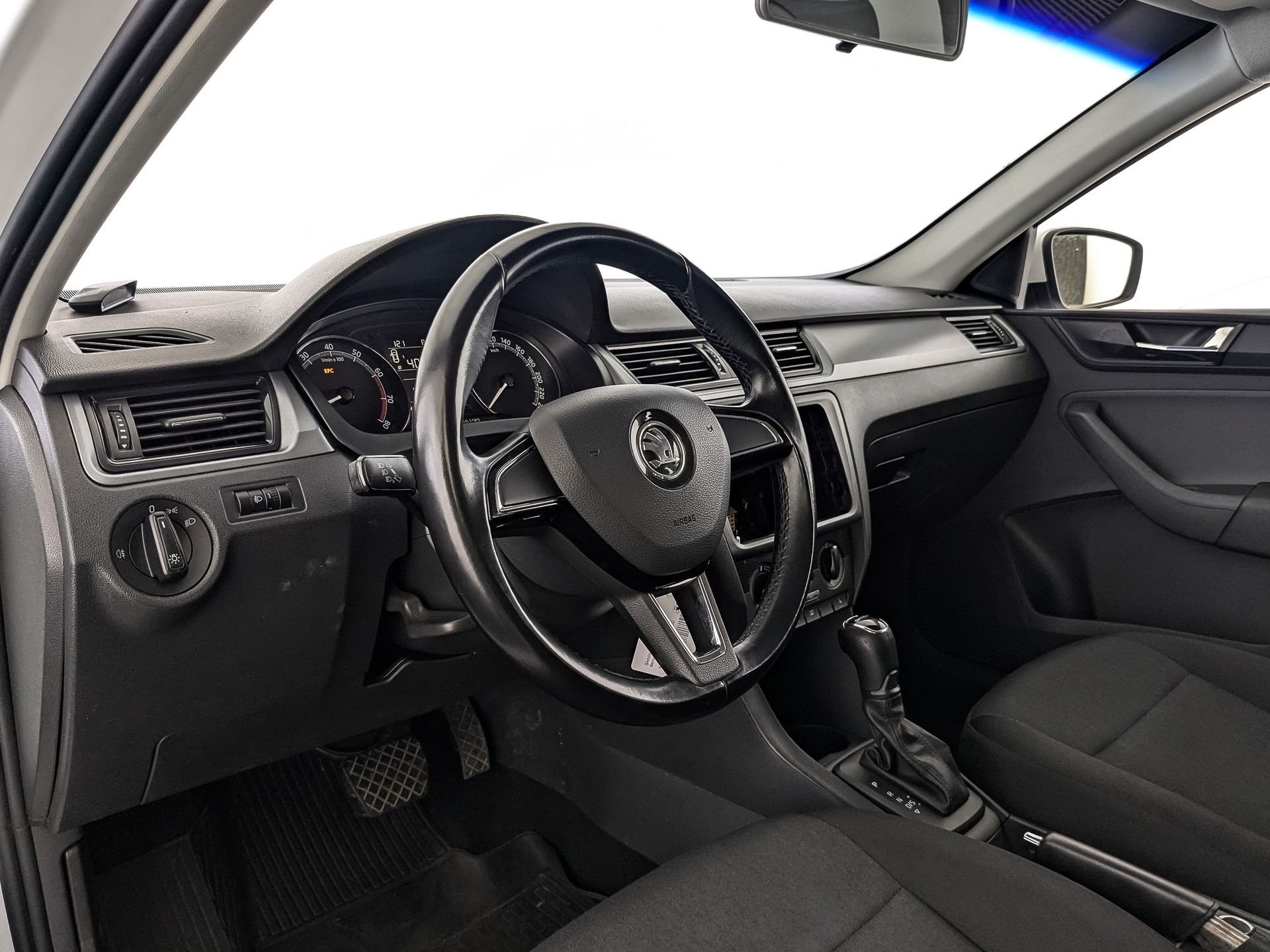 Skoda Rapid Белый, 2019, 89 074 км