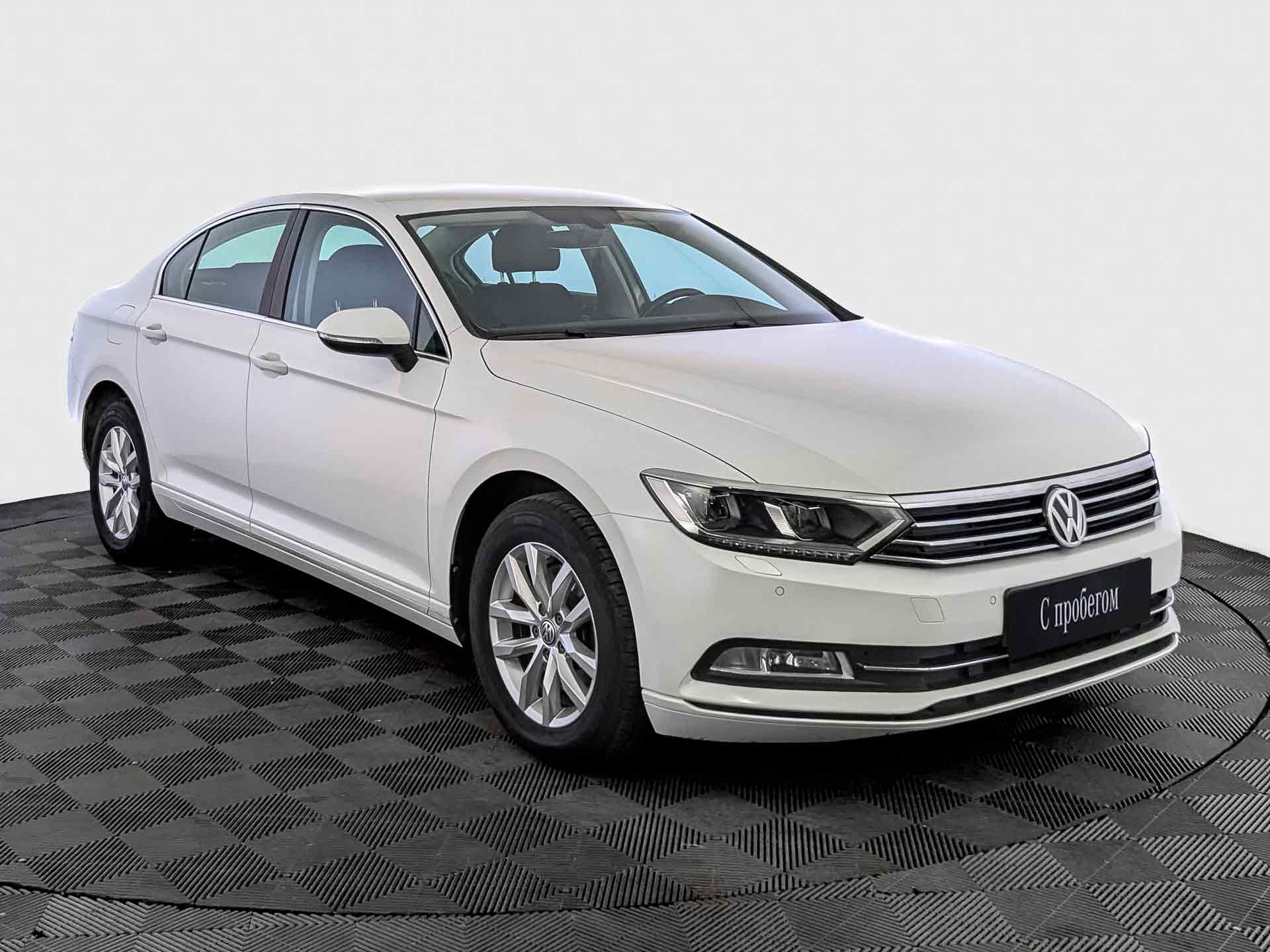 Volkswagen Passat Белый, 2019, 43 971 км