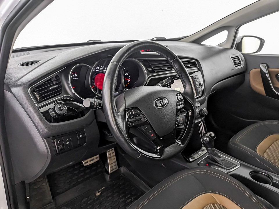 Kia Ceed Белый, 2016, 122 000 км