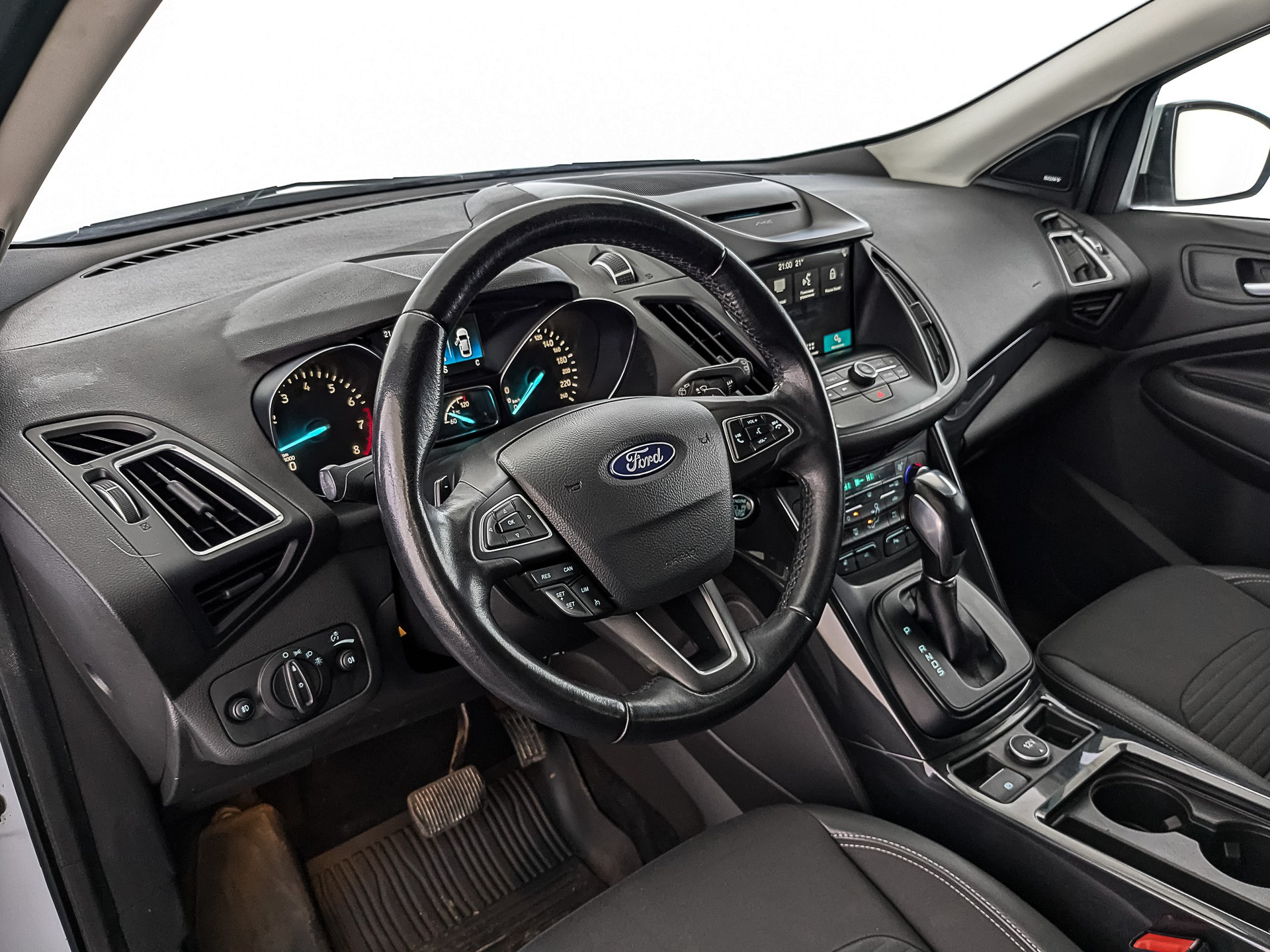 Ford Kuga белый, 2018, 91 000 км