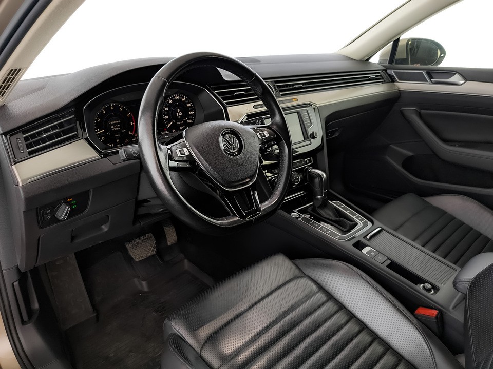 Volkswagen Passat Бежевый, 2016, 72 164 км