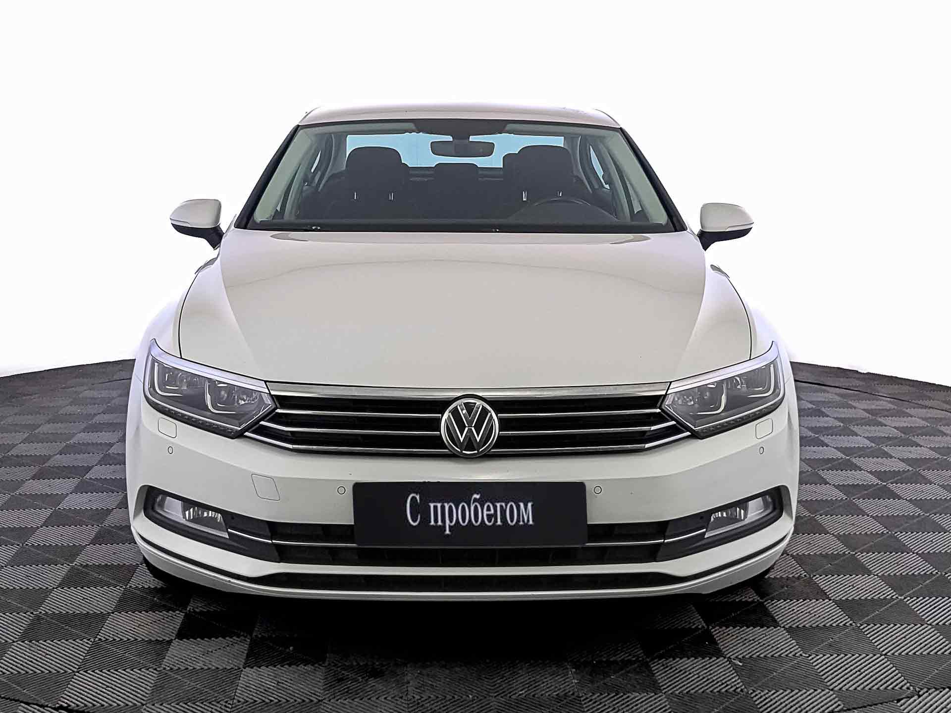 Volkswagen Passat белый, 2019, 88 389 км