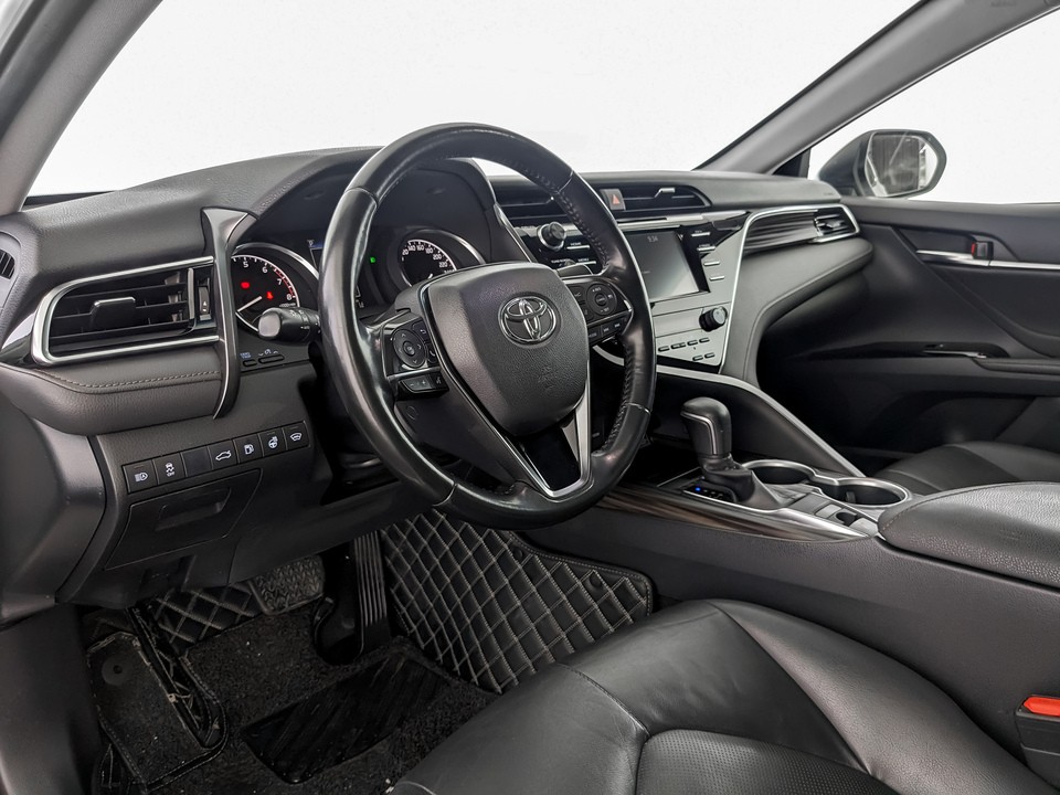 Toyota Camry Белый, 2018, 217 795 км