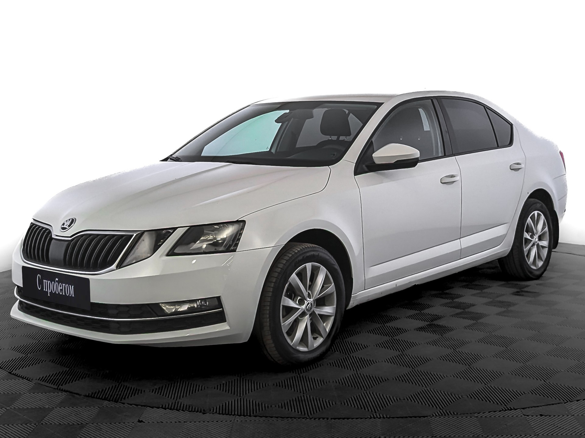 Skoda Octavia Белый, 2018, 107 473 км