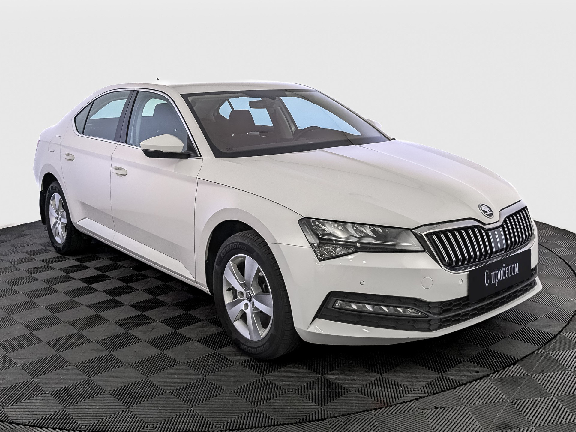 Skoda Superb белый, 2021, 103 656 км