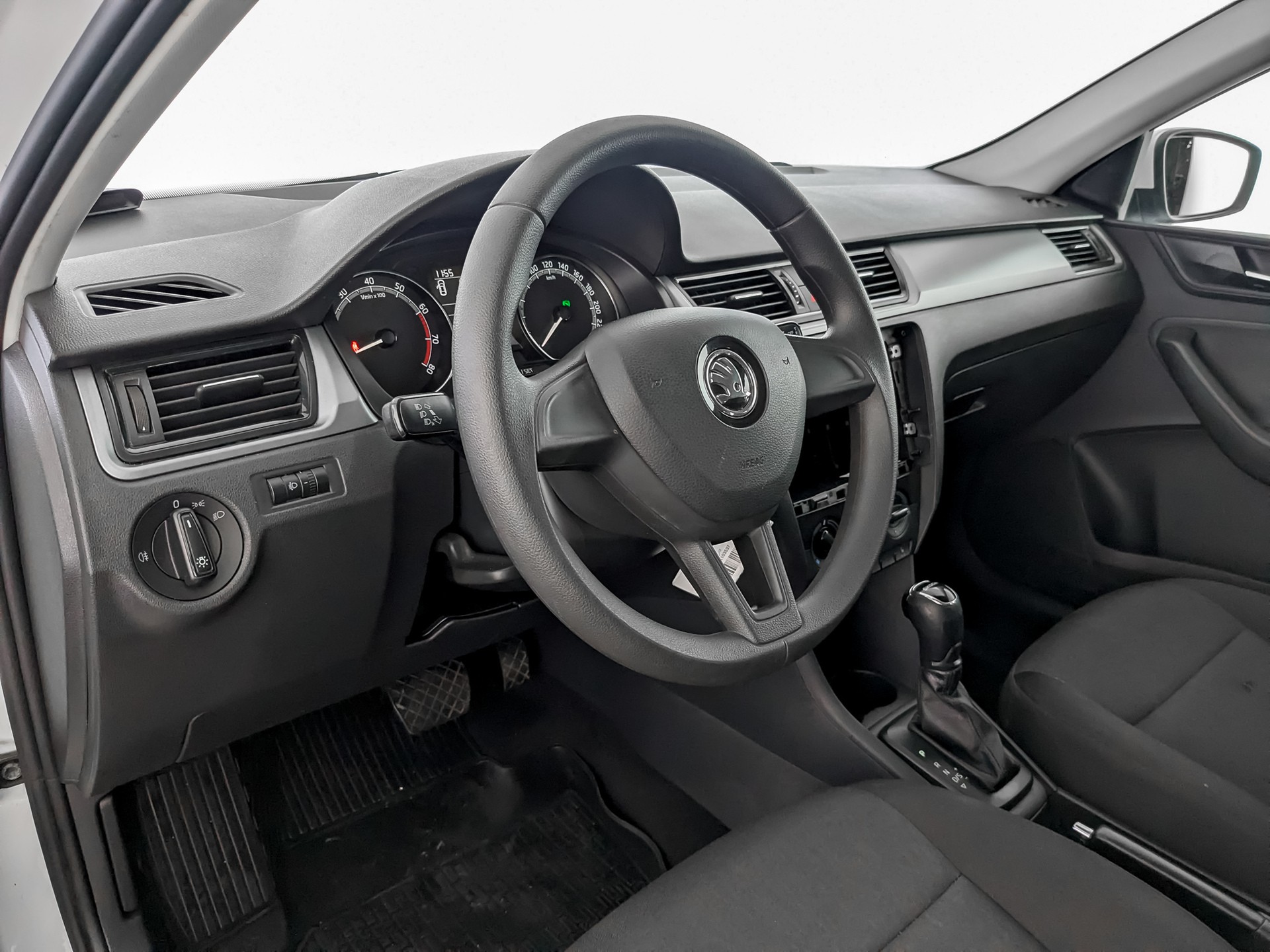 Skoda Rapid Белый, 2019, 87 380 км