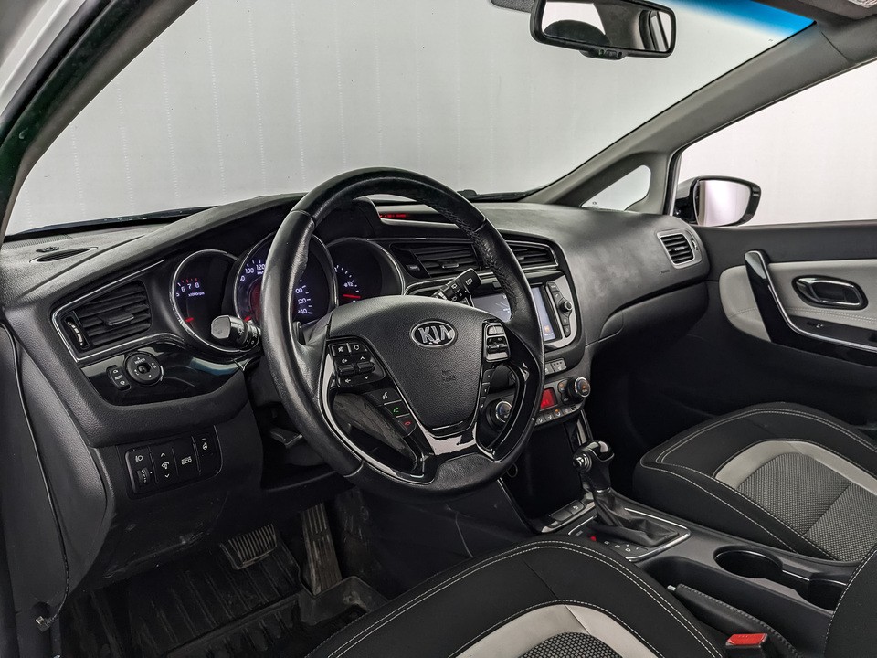 Kia Ceed Белый, 2018, 94 947 км