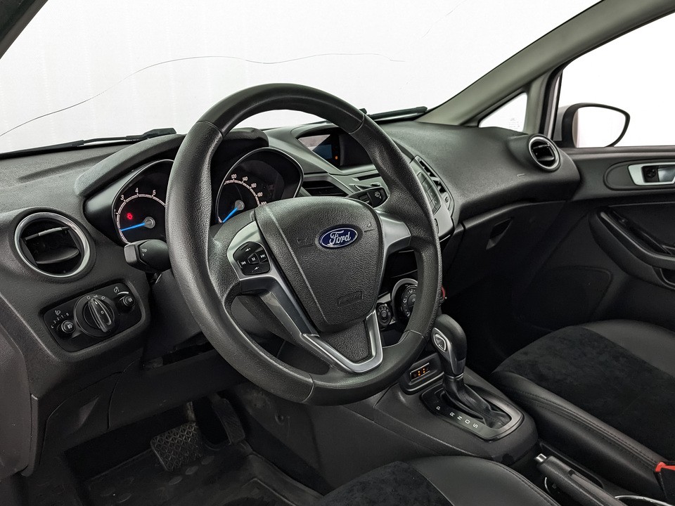 Ford Fiesta серый, 2016, 158 734 км