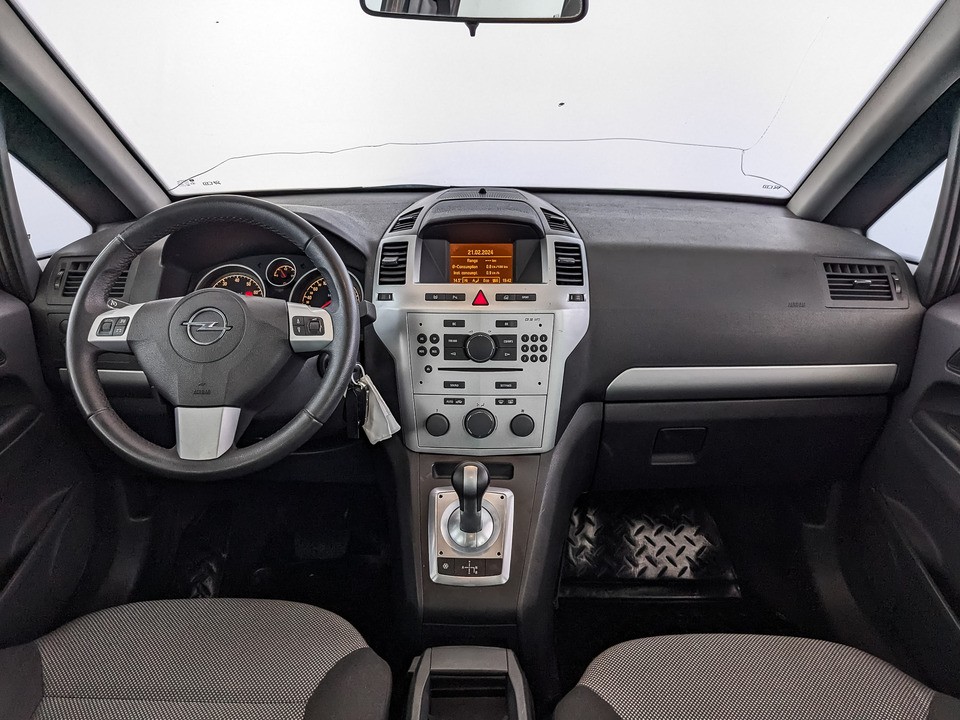 Opel Zafira Красный, 2012, 104 894 км