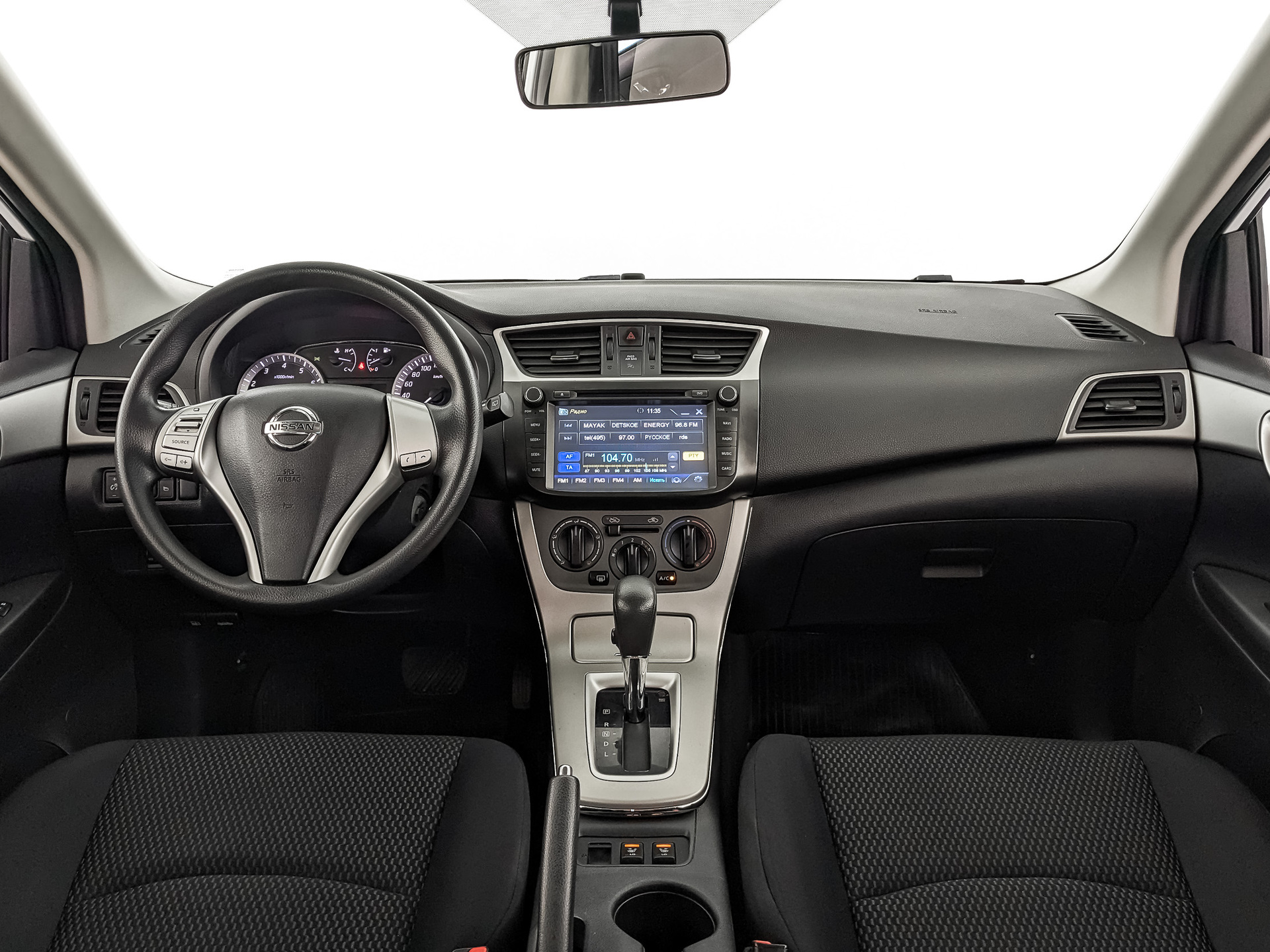 Nissan Tiida Белый, 2015, 125 112 км