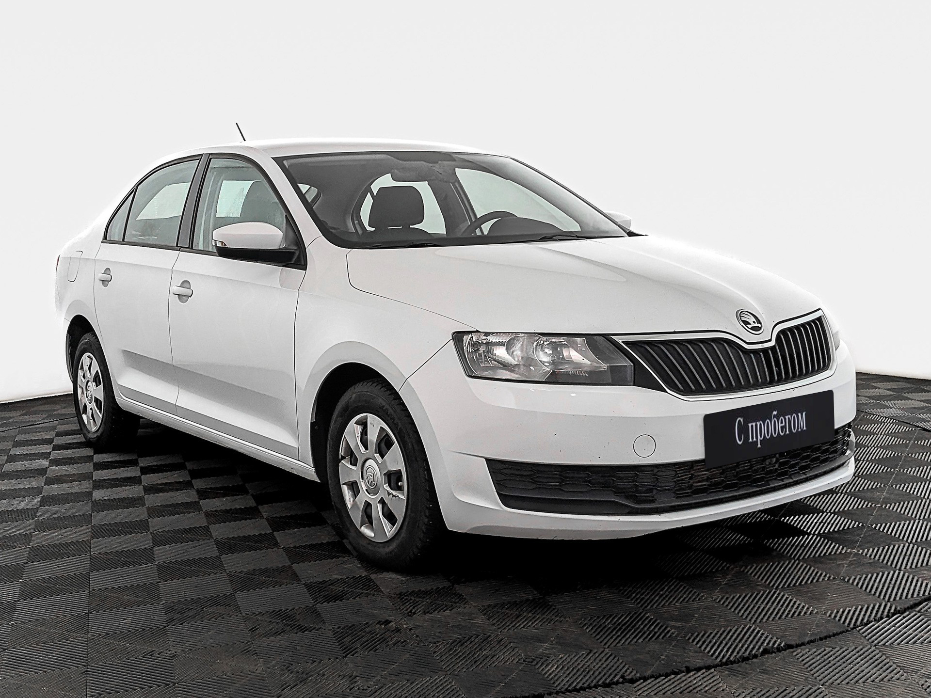 Skoda Rapid Белый, 2019, 187 087 км