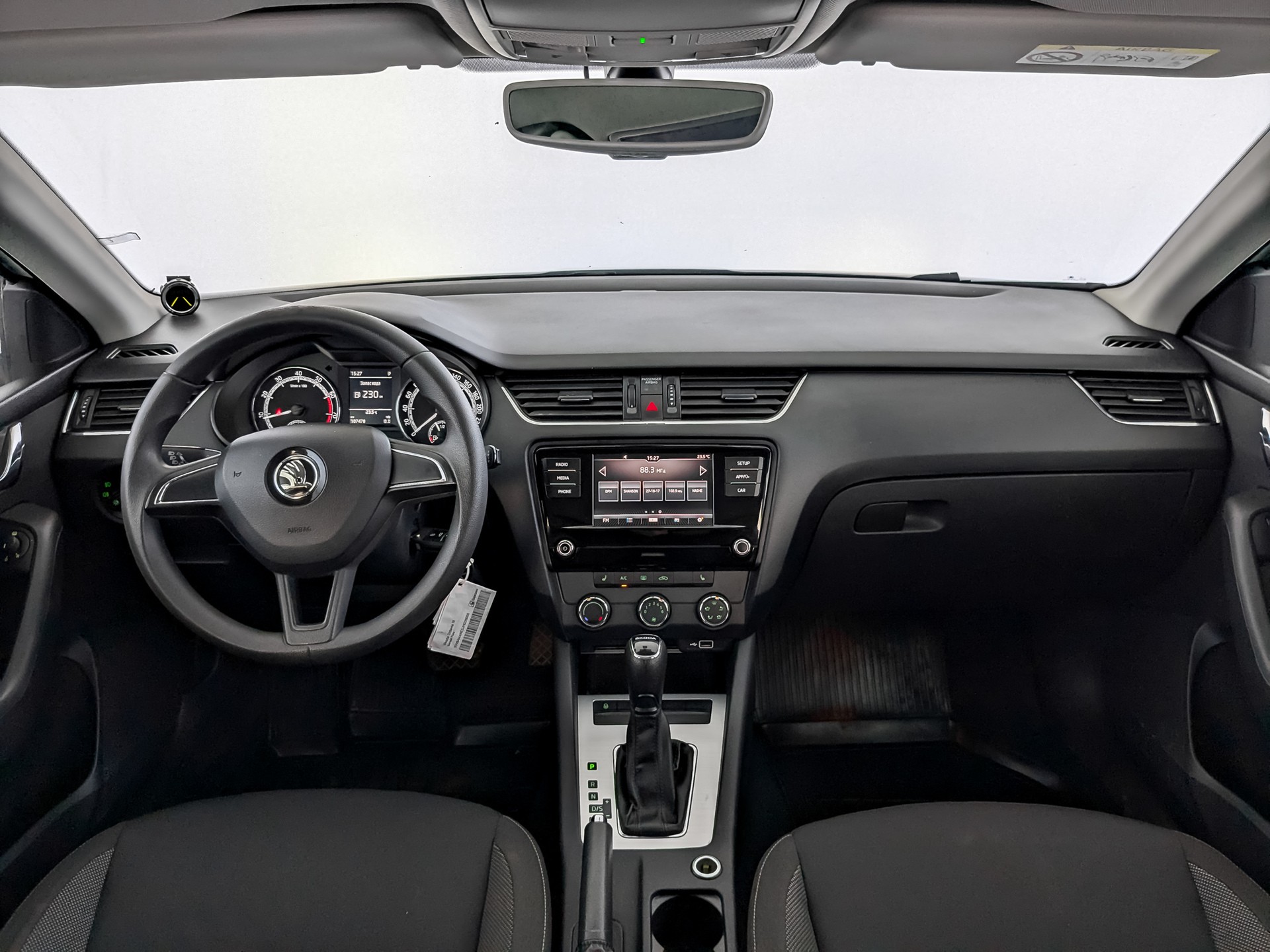 Skoda Octavia Белый, 2018, 107 473 км