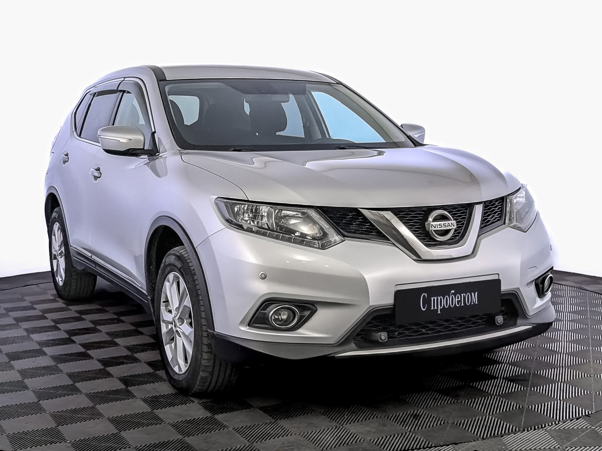 Nissan X-Trail серебристый, 2017, 236 000 км