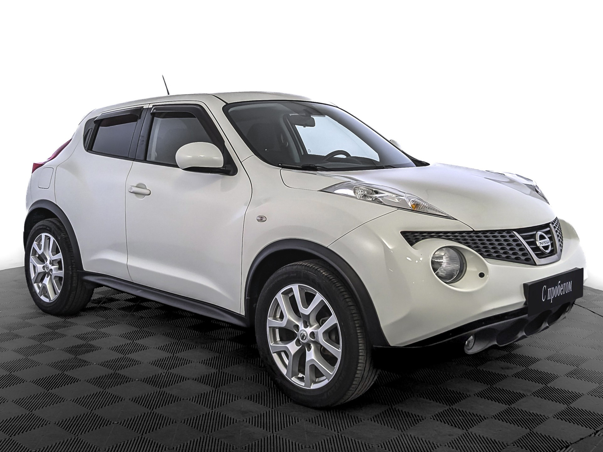 Nissan Juke белый, 2011, 67 702 км