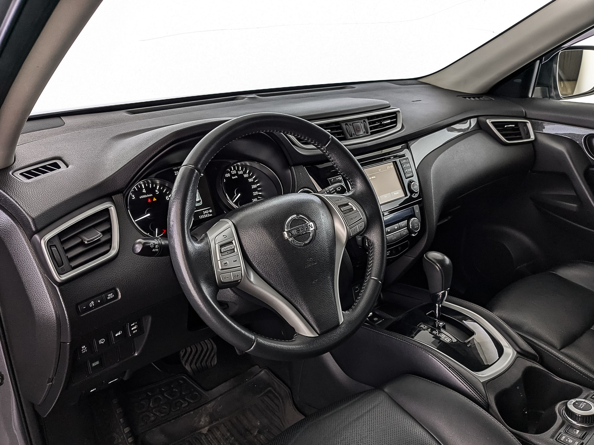 Nissan X-Trail серый, 2017, 135 560 км