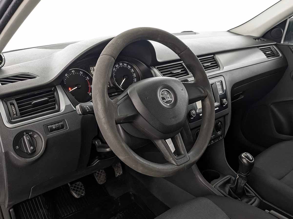 Skoda Rapid Белый, 2016, 293 719 км