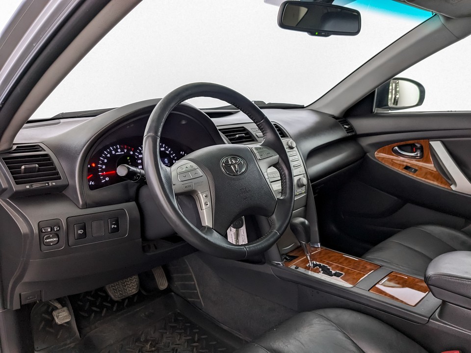 Toyota Camry Серебристый, 2010, 325 463 км