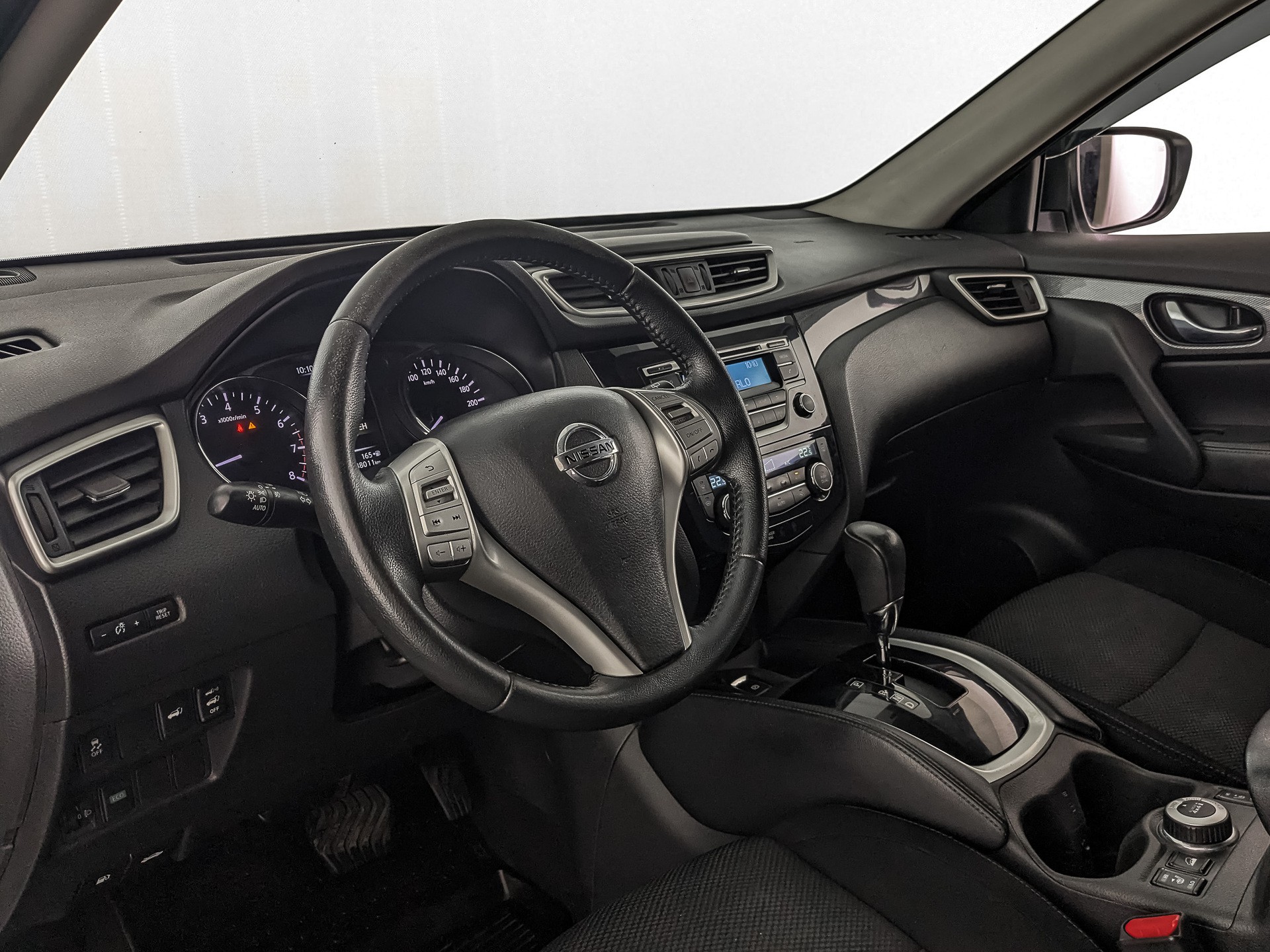 Nissan X-Trail белый, 2018, 138 008 км