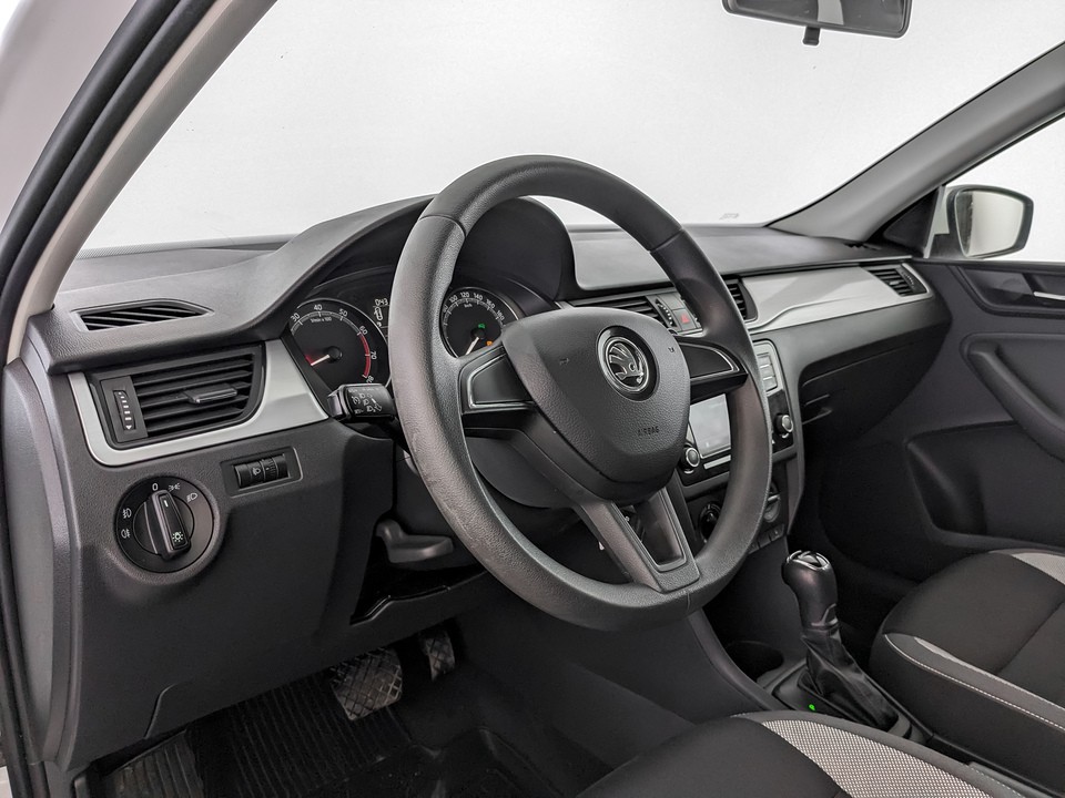 Skoda Rapid Белый, 2019, 150 515 км