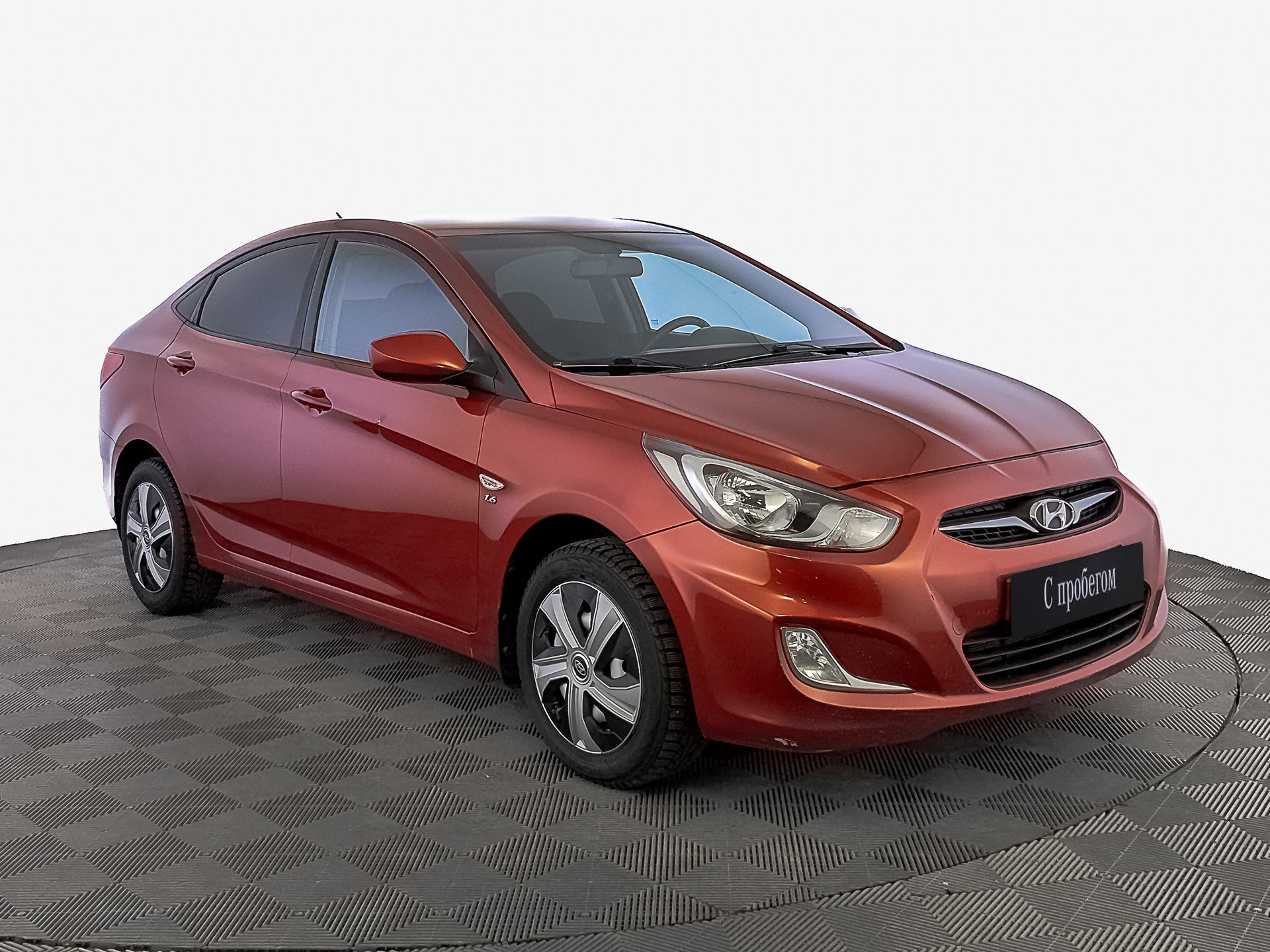 Hyundai Solaris Красный, 2012, 68 452 км