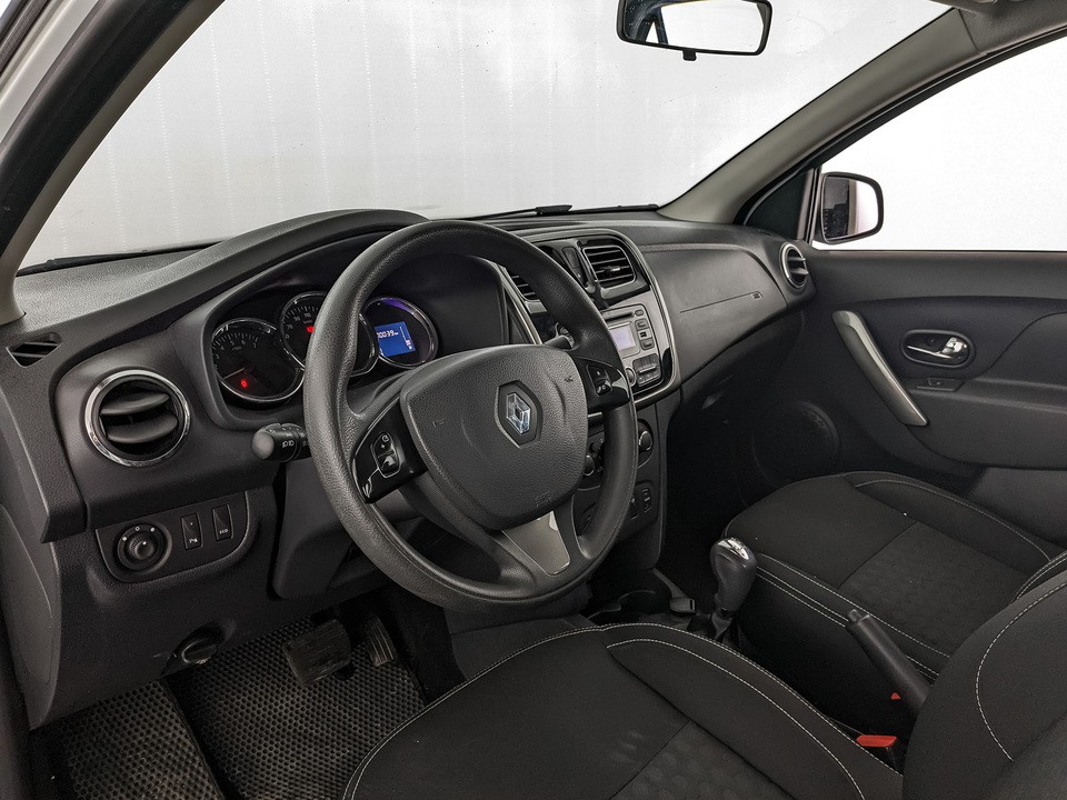 Renault Logan Белый, 2015, 70 036 км