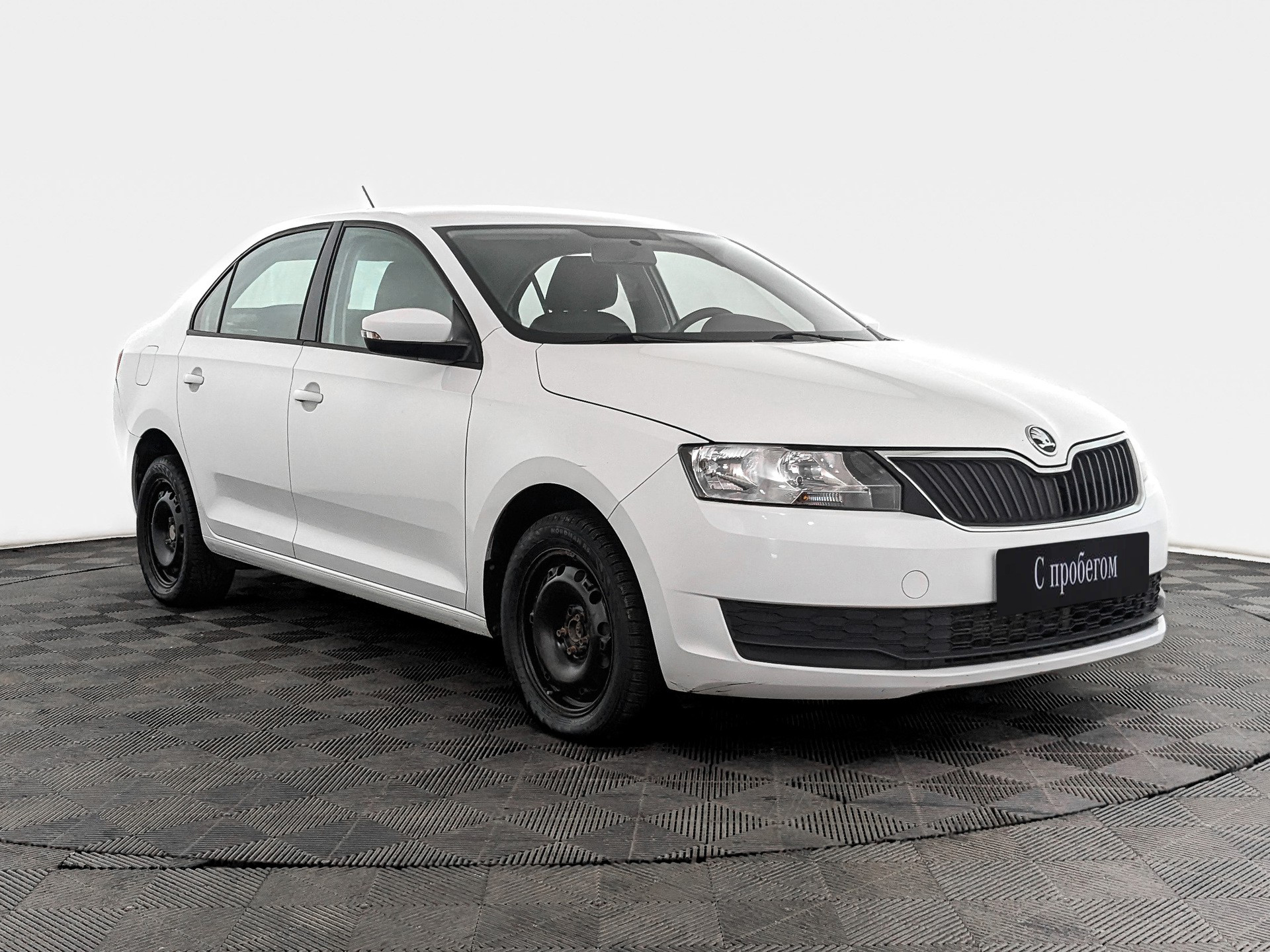 Skoda Rapid Белый, 2019, 85 204 км