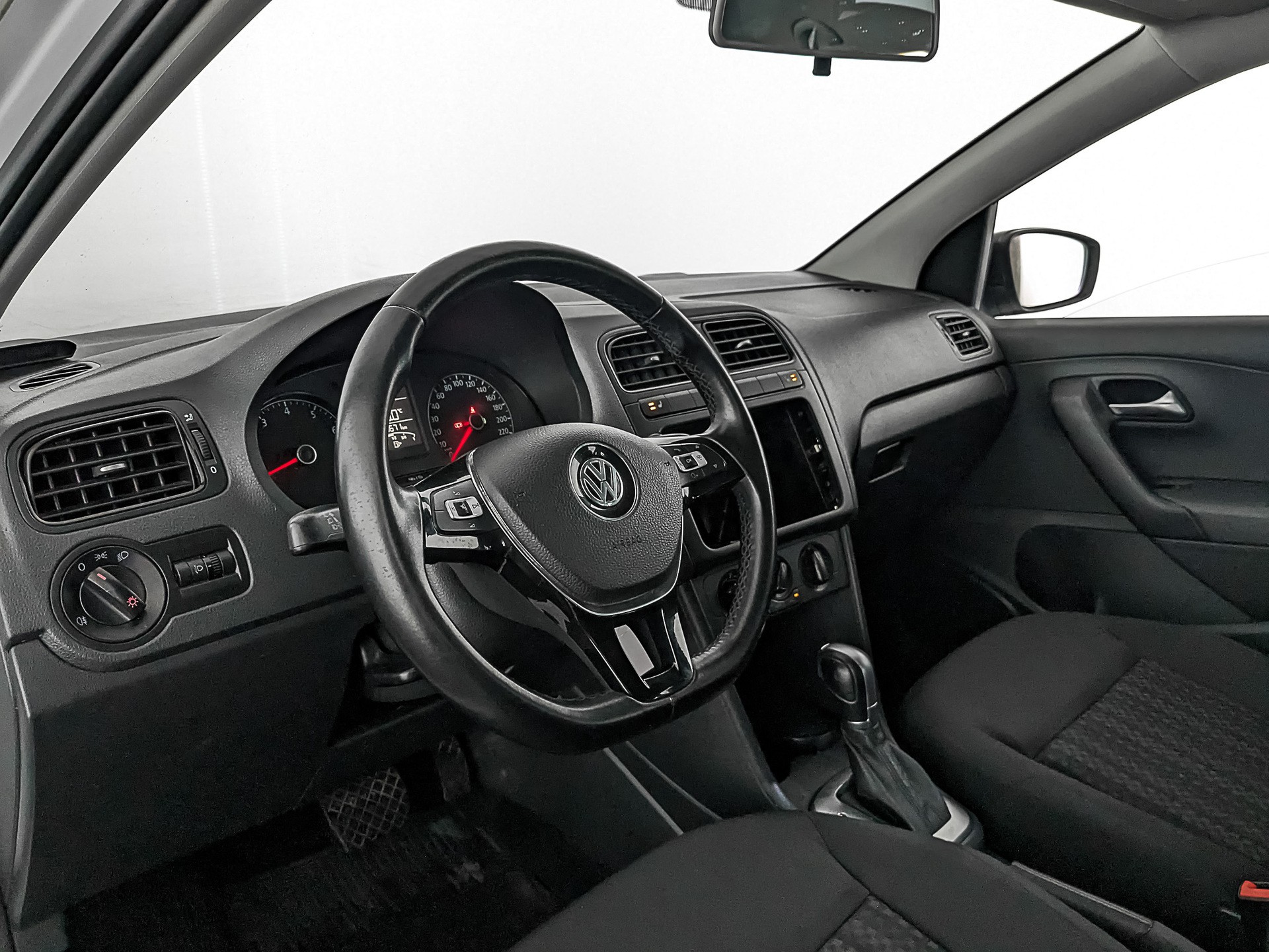 Volkswagen Polo Белый, 2019, 89 538 км