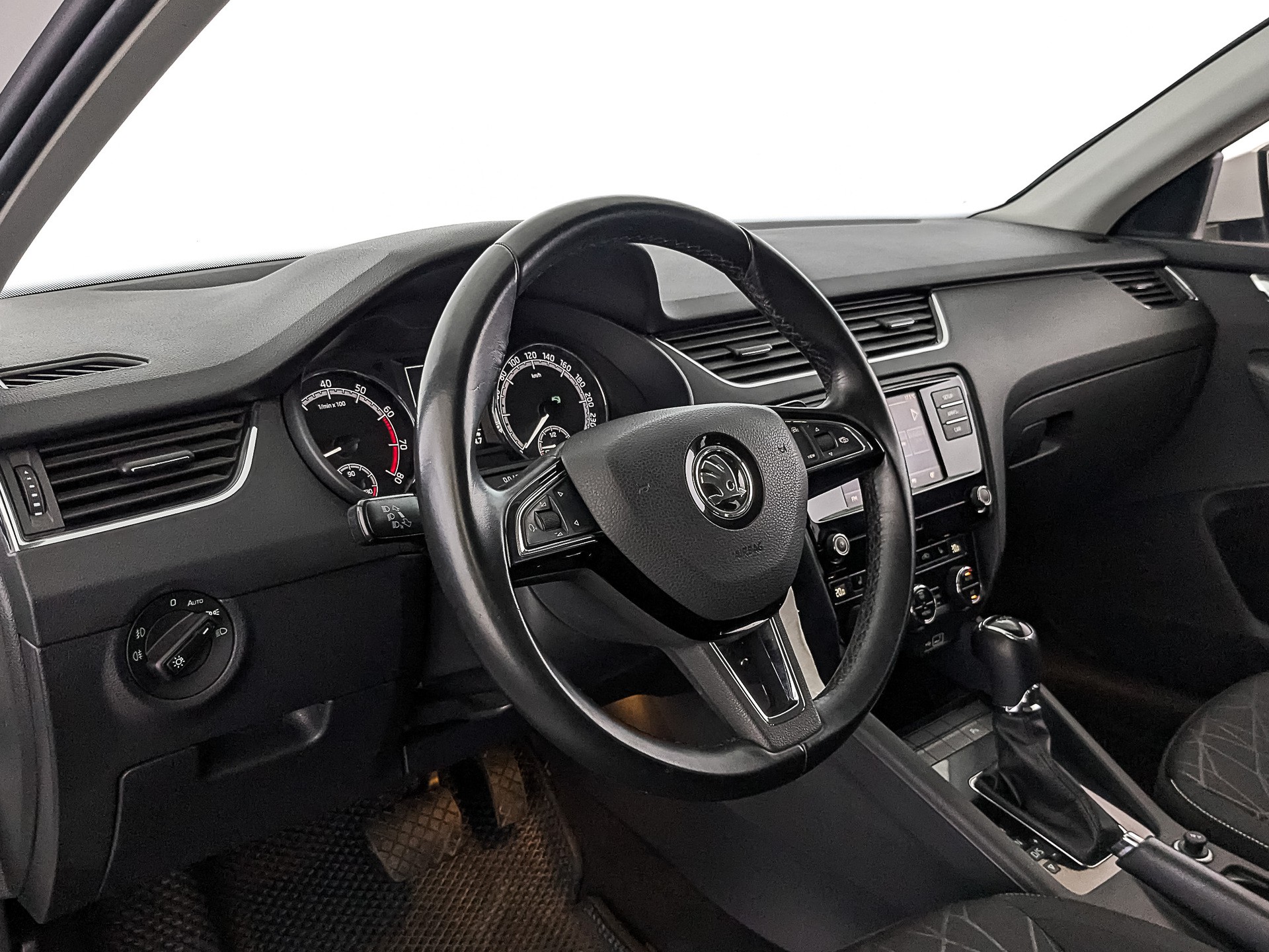 Skoda Octavia Белый, 2018, 94 073 км